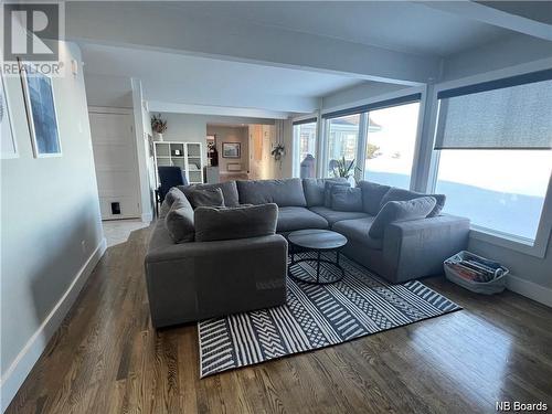 1670 Queen Elizabeth Drive, Bathurst, NB - Indoor Photo Showing Living Room