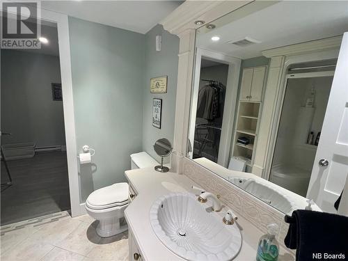 1670 Queen Elizabeth Drive, Bathurst, NB - Indoor Photo Showing Bathroom