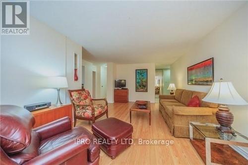 #203 -40 Chichester Pl, Toronto, ON - Indoor Photo Showing Living Room