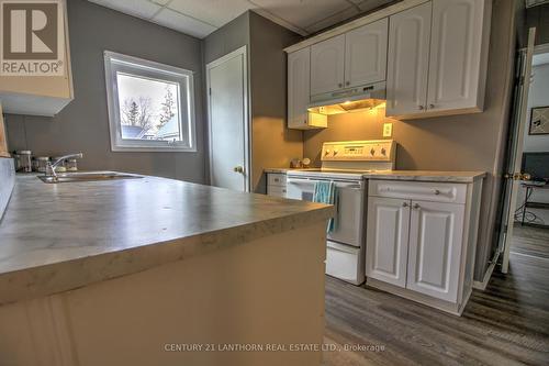 39 West St N, Prince Edward County, ON - Indoor Photo Showing Kitchen