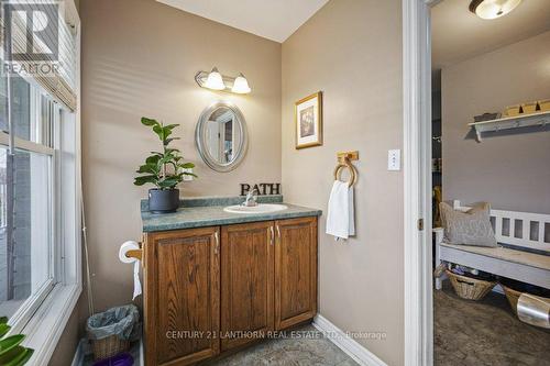 79 Maple View Rd, Quinte West, ON - Indoor Photo Showing Bathroom