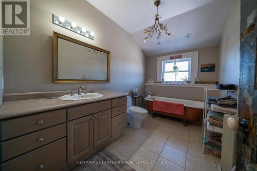 757 Royal Rd, Prince Edward County, ON - Indoor Photo Showing Bathroom