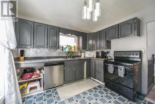335 Moffat St, Orillia, ON - Indoor Photo Showing Kitchen With Double Sink