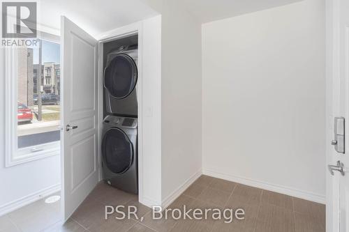 424 Rockwell Common, Oakville, ON - Indoor Photo Showing Laundry Room