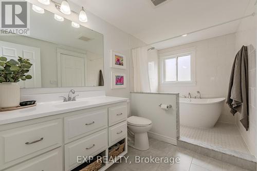 9 Coachman Cres, Hamilton, ON - Indoor Photo Showing Bathroom