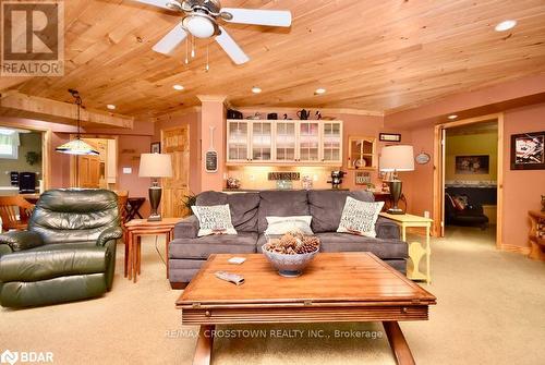 3 Vernon View, Huntsville, ON - Indoor Photo Showing Living Room