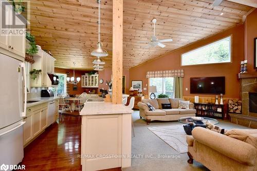 3 Vernon View, Huntsville, ON - Indoor Photo Showing Living Room