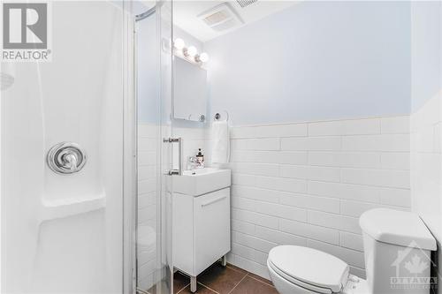 6244 Castille Court, Orleans, ON - Indoor Photo Showing Bathroom