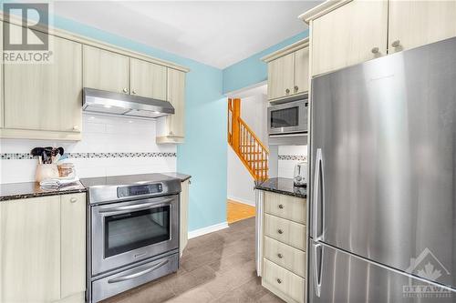 6244 Castille Court, Orleans, ON - Indoor Photo Showing Kitchen With Upgraded Kitchen