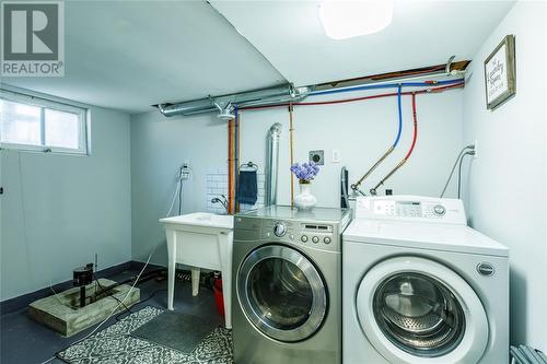 243 Emma Street, Sarnia, ON - Indoor Photo Showing Laundry Room