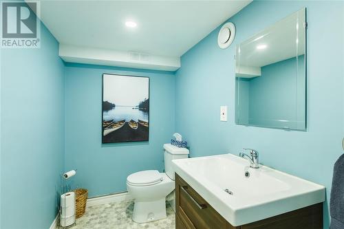 243 Emma Street, Sarnia, ON - Indoor Photo Showing Bathroom