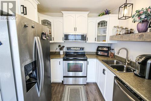 212 Green Acre Drive, St. John'S, NL - Indoor Photo Showing Kitchen With Double Sink With Upgraded Kitchen