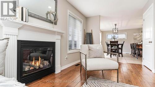 513 Juliana Drive, Strathroy-Caradoc, ON - Indoor Photo Showing Living Room With Fireplace