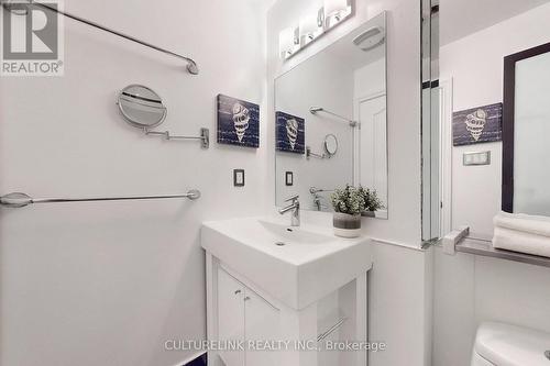 20 Crimson Mill Way, Toronto, ON - Indoor Photo Showing Bathroom