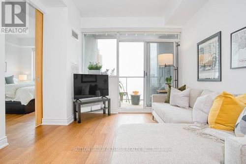 #1023 -1 Shaw St, Toronto, ON - Indoor Photo Showing Living Room