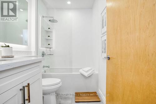 #1023 -1 Shaw St, Toronto, ON - Indoor Photo Showing Bathroom