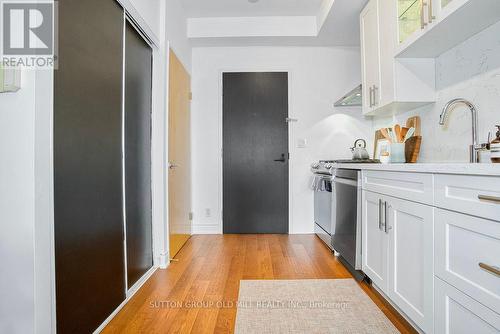 #1023 -1 Shaw St, Toronto, ON - Indoor Photo Showing Kitchen With Upgraded Kitchen