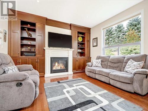 104 Winston St, Guelph/Eramosa, ON - Indoor Photo Showing Living Room With Fireplace