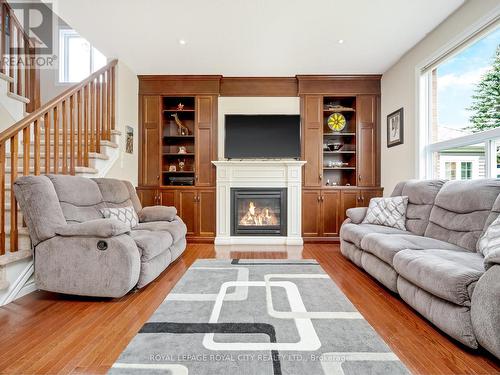 104 Winston St, Guelph/Eramosa, ON - Indoor Photo Showing Living Room With Fireplace