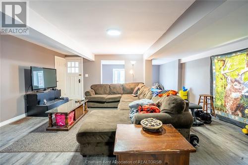 47 /41 Duke Street, Chatham, ON - Indoor Photo Showing Living Room