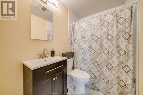 1776 Bernard, Windsor, ON - Indoor Photo Showing Bathroom