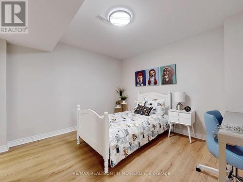 30 Bush Ridges Ave, Richmond Hill, ON - Indoor Photo Showing Bedroom
