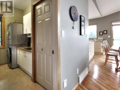 2360/2380 95 Highway, Spillimacheen, BC - Indoor Photo Showing Kitchen