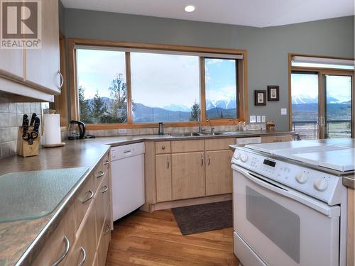 2360/2380 95 Highway, Spillimacheen, BC - Indoor Photo Showing Kitchen With Double Sink