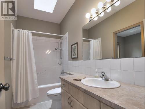 2360/2380 95 Highway, Spillimacheen, BC - Indoor Photo Showing Bathroom