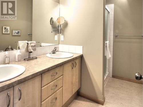 2360/2380 95 Highway, Spillimacheen, BC - Indoor Photo Showing Bathroom