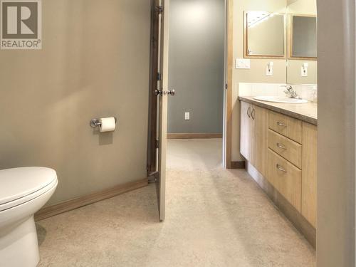 2360/2380 95 Highway, Spillimacheen, BC - Indoor Photo Showing Bathroom