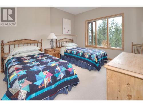 2360/2380 95 Highway, Spillimacheen, BC - Indoor Photo Showing Bedroom