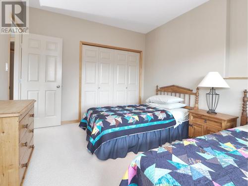 2360/2380 95 Highway, Spillimacheen, BC - Indoor Photo Showing Bedroom