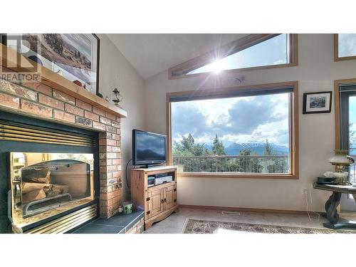 2360/2380 95 Highway, Spillimacheen, BC - Indoor With Fireplace