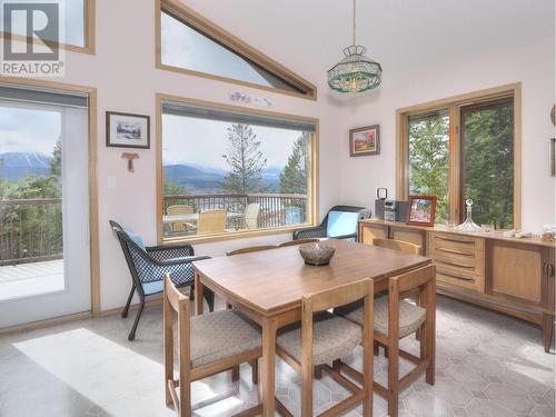 2360/2380 95 Highway, Spillimacheen, BC - Indoor Photo Showing Dining Room