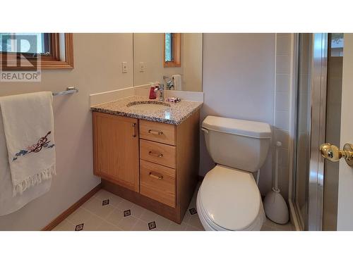 2360/2380 95 Highway, Spillimacheen, BC - Indoor Photo Showing Bathroom