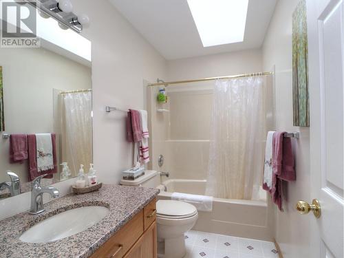 2360/2380 95 Highway, Spillimacheen, BC - Indoor Photo Showing Bathroom