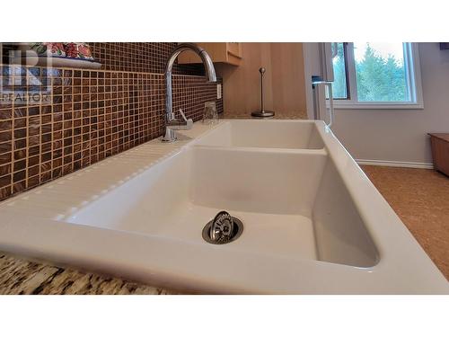 2360/2380 95 Highway, Spillimacheen, BC - Indoor Photo Showing Bathroom