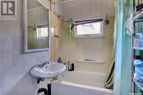 211 Main Street, Vibank, SK - Indoor Photo Showing Bathroom
