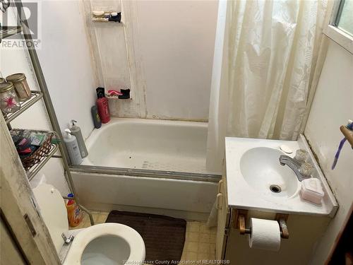 3635 Peter Street, Windsor, ON - Indoor Photo Showing Bathroom