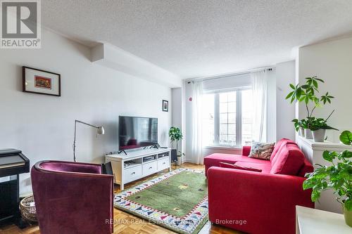 40 Palomino Tr, Halton Hills, ON - Indoor Photo Showing Living Room