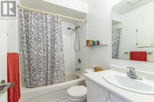 40 Palomino Tr, Halton Hills, ON - Indoor Photo Showing Bathroom