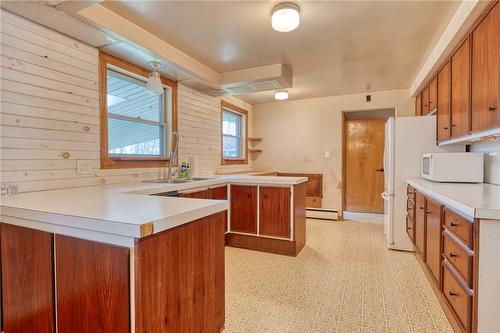 9360 Dickenson Road W, Mount Hope, ON - Indoor Photo Showing Kitchen