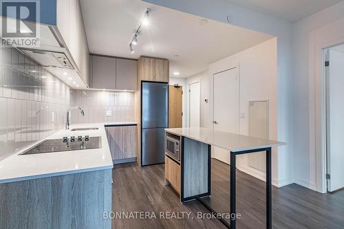 #B809 -7950 Bathurst St, Vaughan, ON - Indoor Photo Showing Kitchen With Upgraded Kitchen