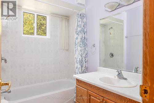 24 Juniper Crescent, Kawartha Lakes, ON - Indoor Photo Showing Bathroom