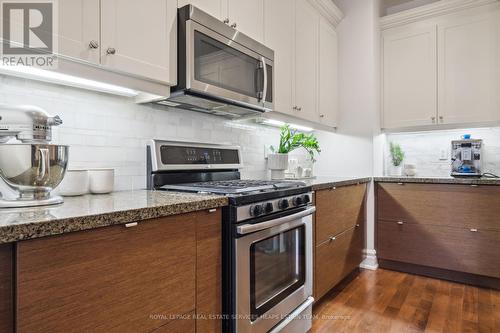 25 Southvale Dr, Toronto, ON - Indoor Photo Showing Kitchen