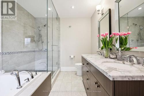 25 Southvale Dr, Toronto, ON - Indoor Photo Showing Bathroom