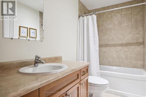 25 Southvale Dr, Toronto, ON - Indoor Photo Showing Bathroom