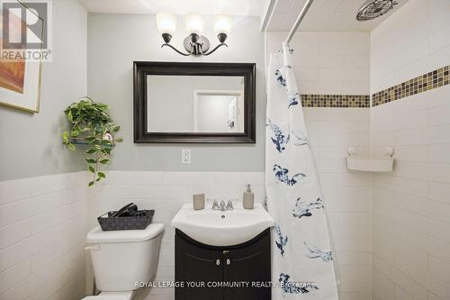 961 Lansdowne Ave, Toronto, ON - Indoor Photo Showing Bathroom