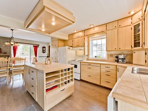 Cuisine - 34 Ch. Éloi, Bury, QC - Indoor Photo Showing Kitchen With Double Sink